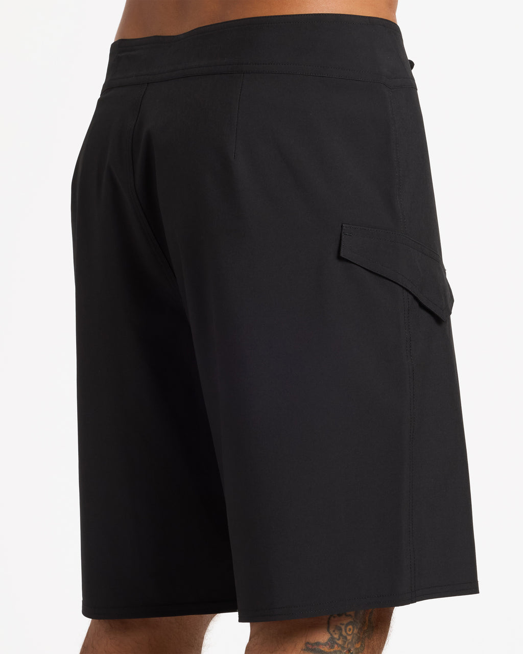 ucybs03007_volcom_blk_dtl2
