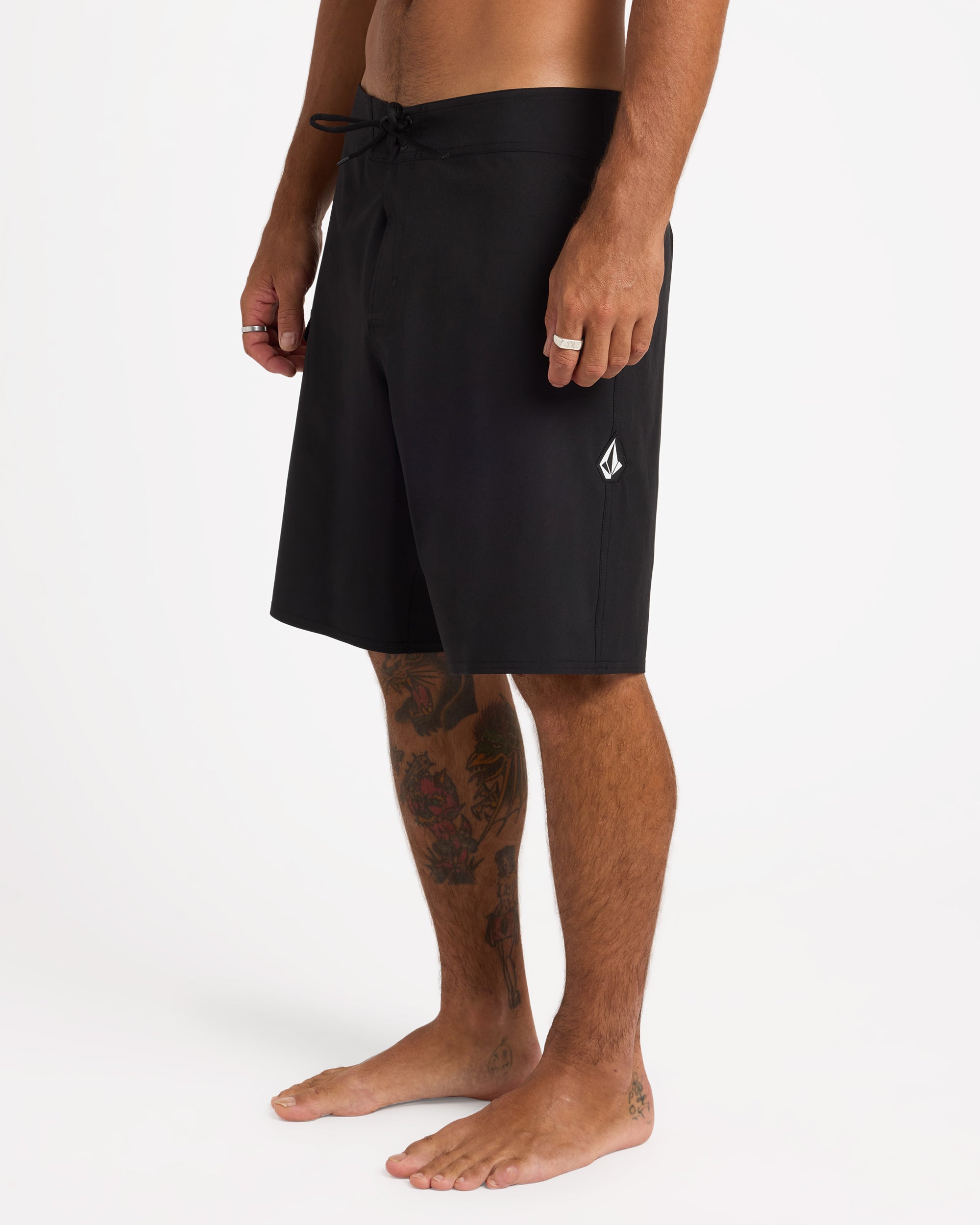 ucybs03007_volcom_blk_sd1