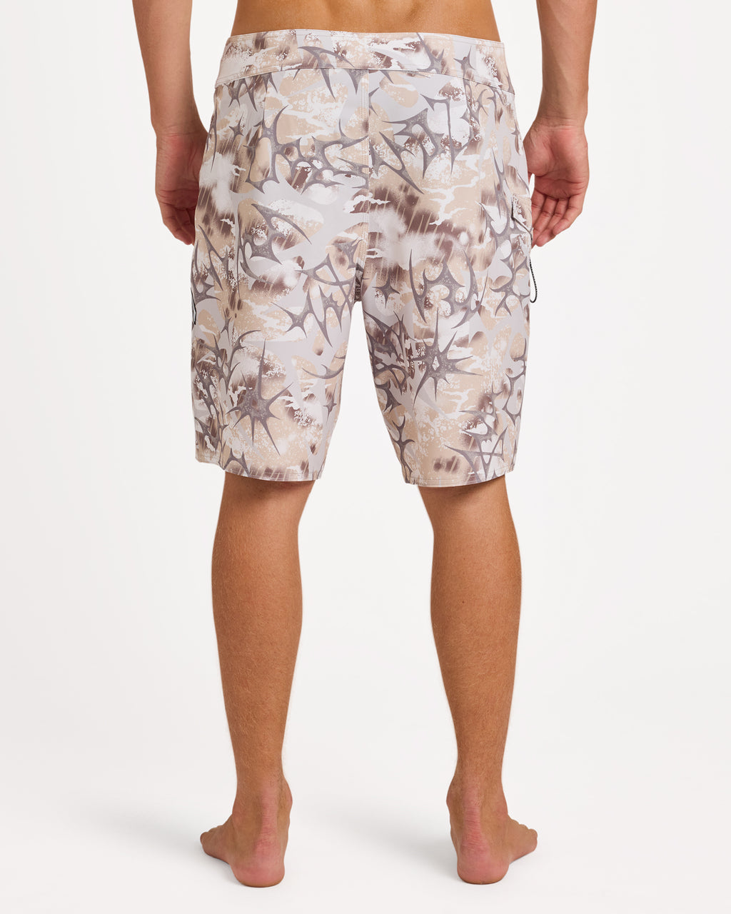 ucybs03007_volcom_cam_bck1
