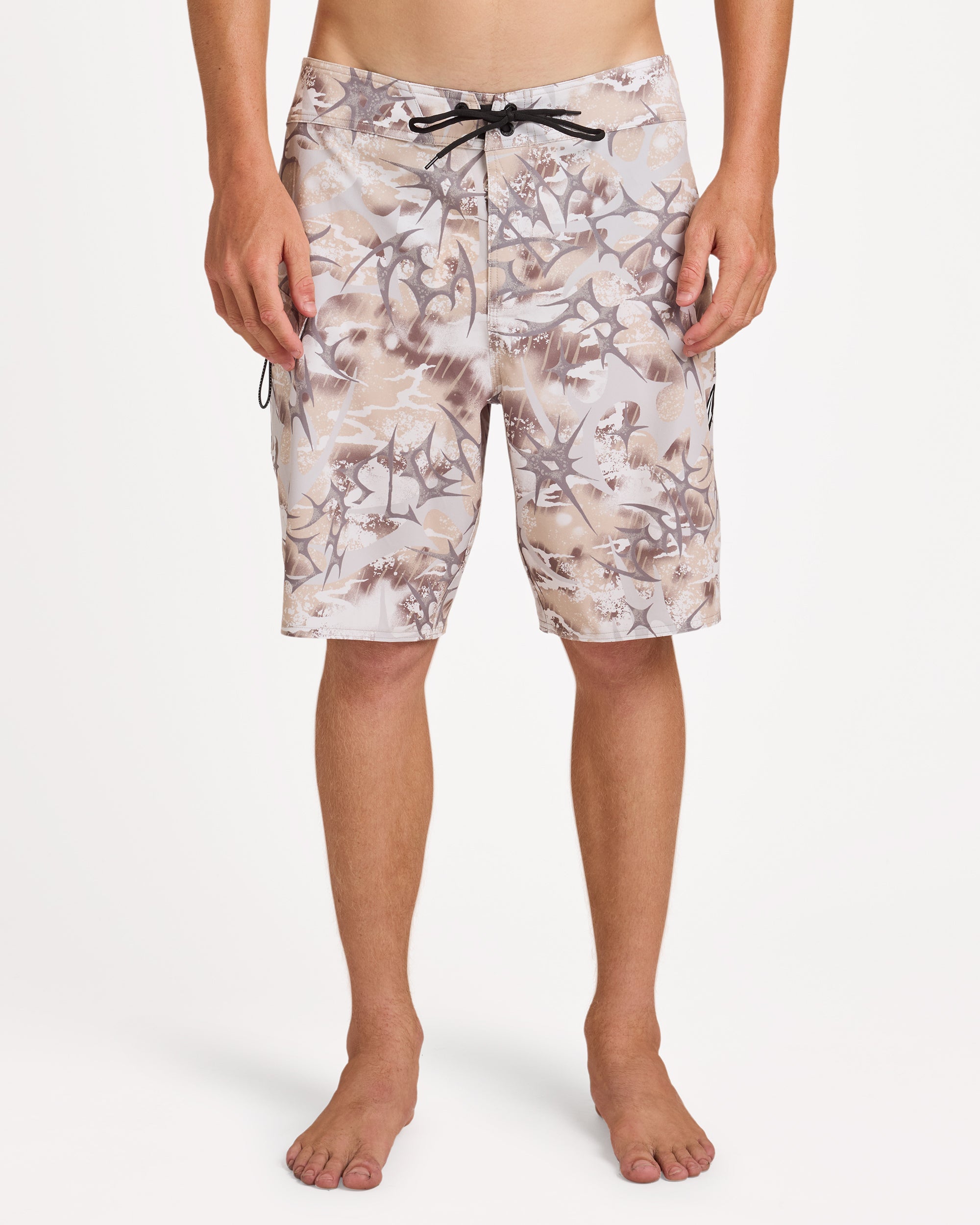 ucybs03007_volcom_cam_frt1