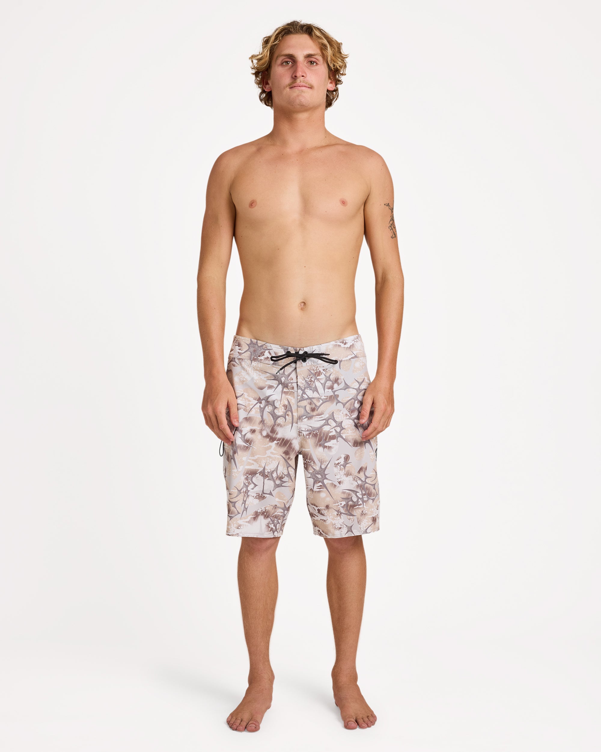 ucybs03007_volcom_cam_frt9