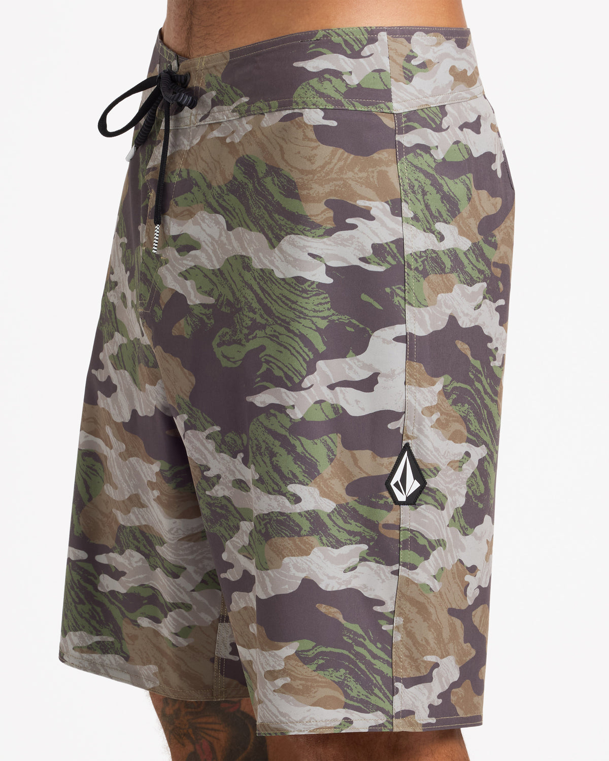 ucybs03007_volcom_kha_dtl1