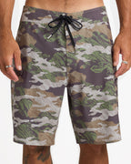 ucybs03007_volcom_kha_frt6