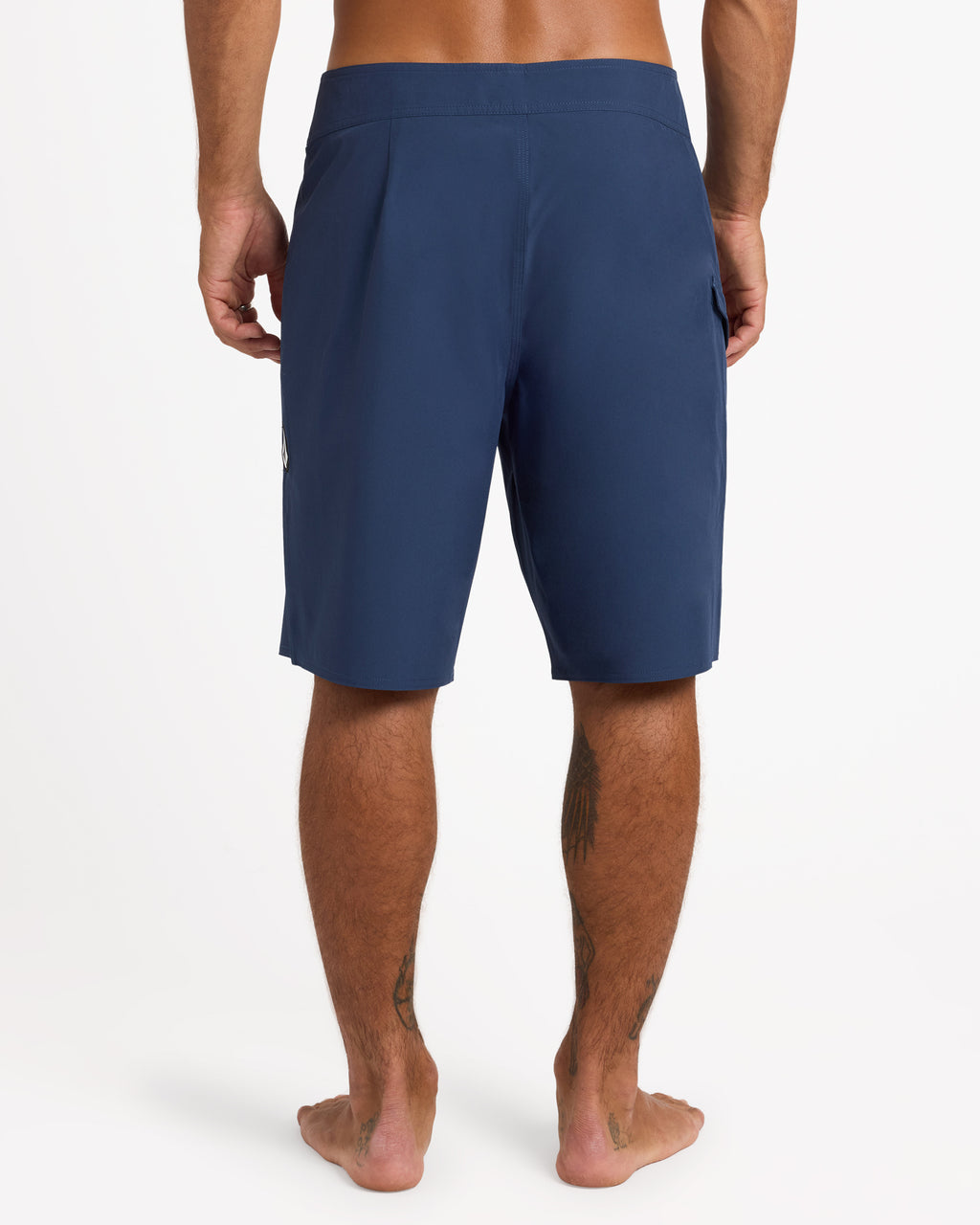 ucybs03007_volcom_lny_bck1