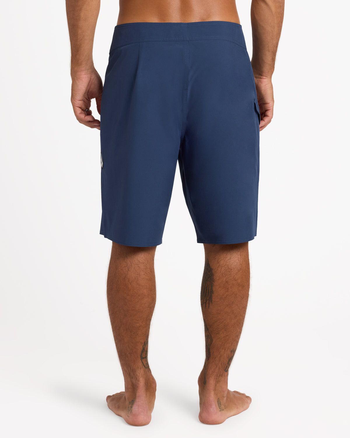 ucybs03007_volcom_lny_bck1