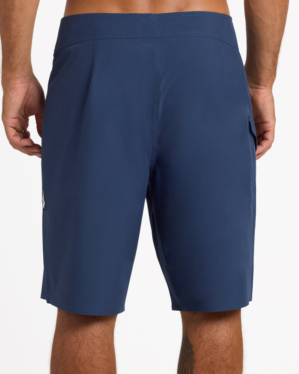 ucybs03007_volcom_lny_bck6