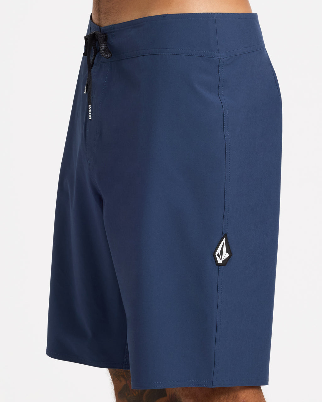 ucybs03007_volcom_lny_dtl1