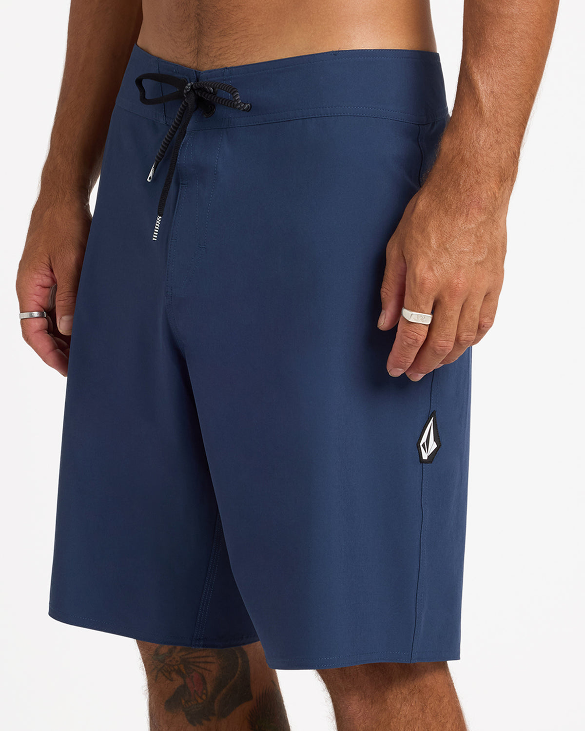 ucybs03007_volcom_lny_sd6