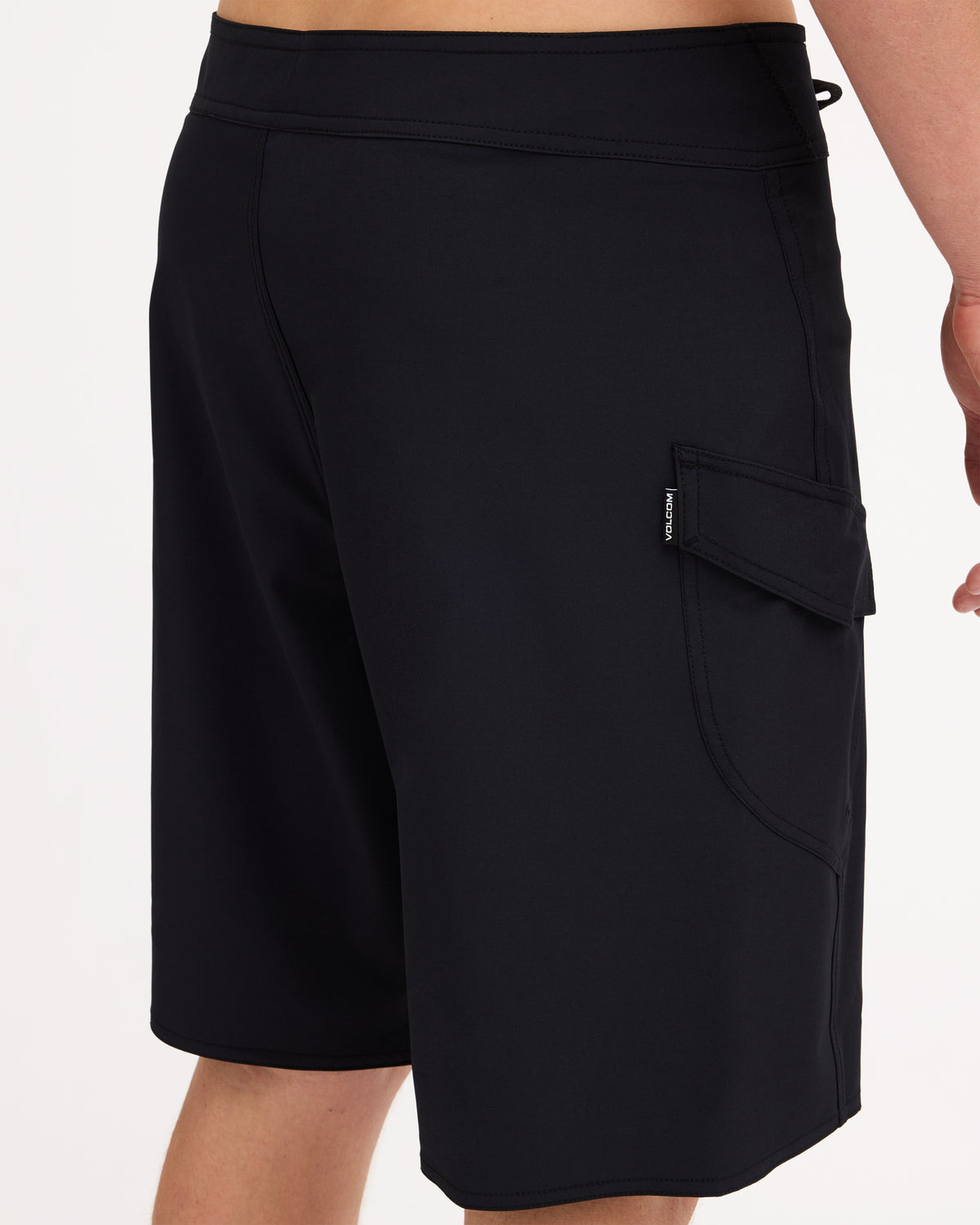 ucybs03010_volcom_blk_dtl1