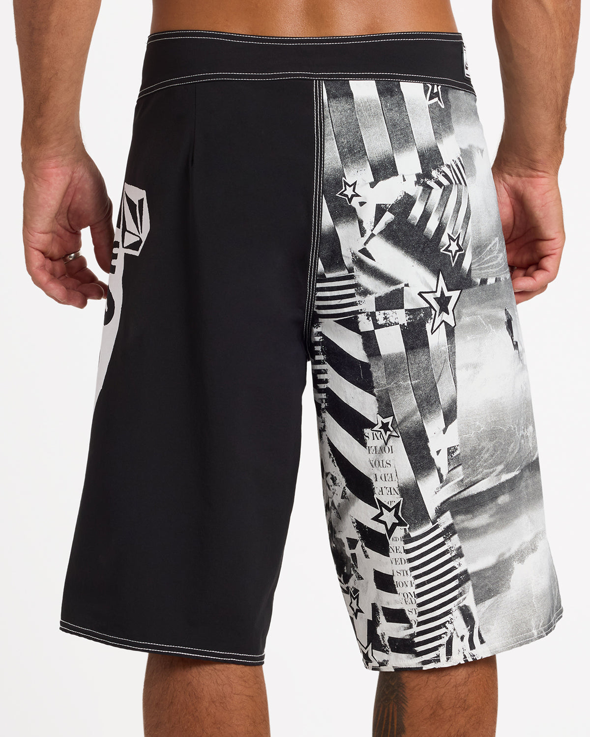 ucybs03012_volcom_blk_bck6