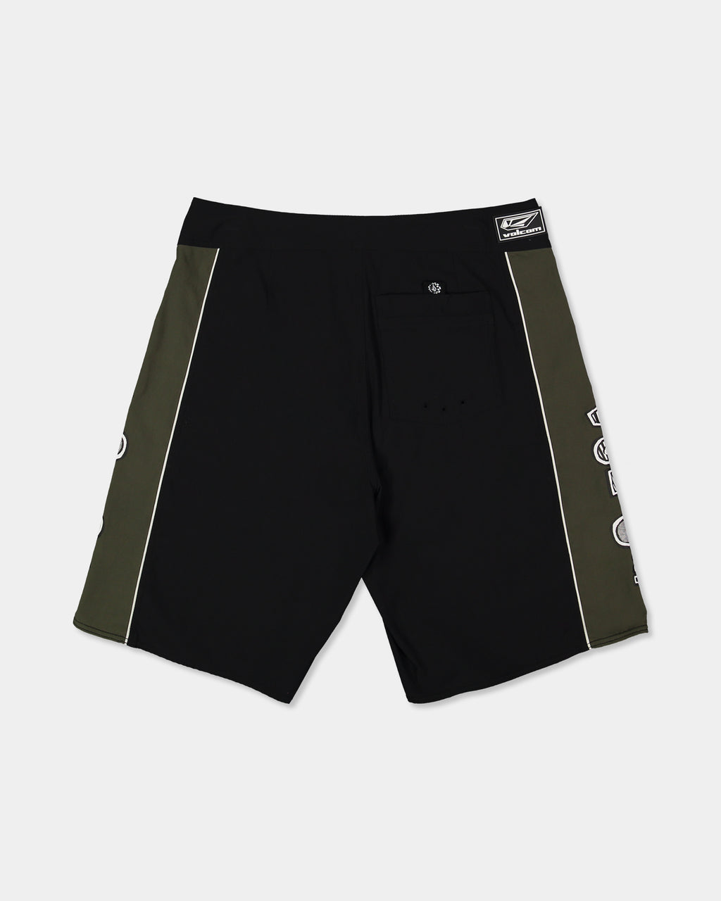 ucybs03013_volcom_blk_bck1_flat