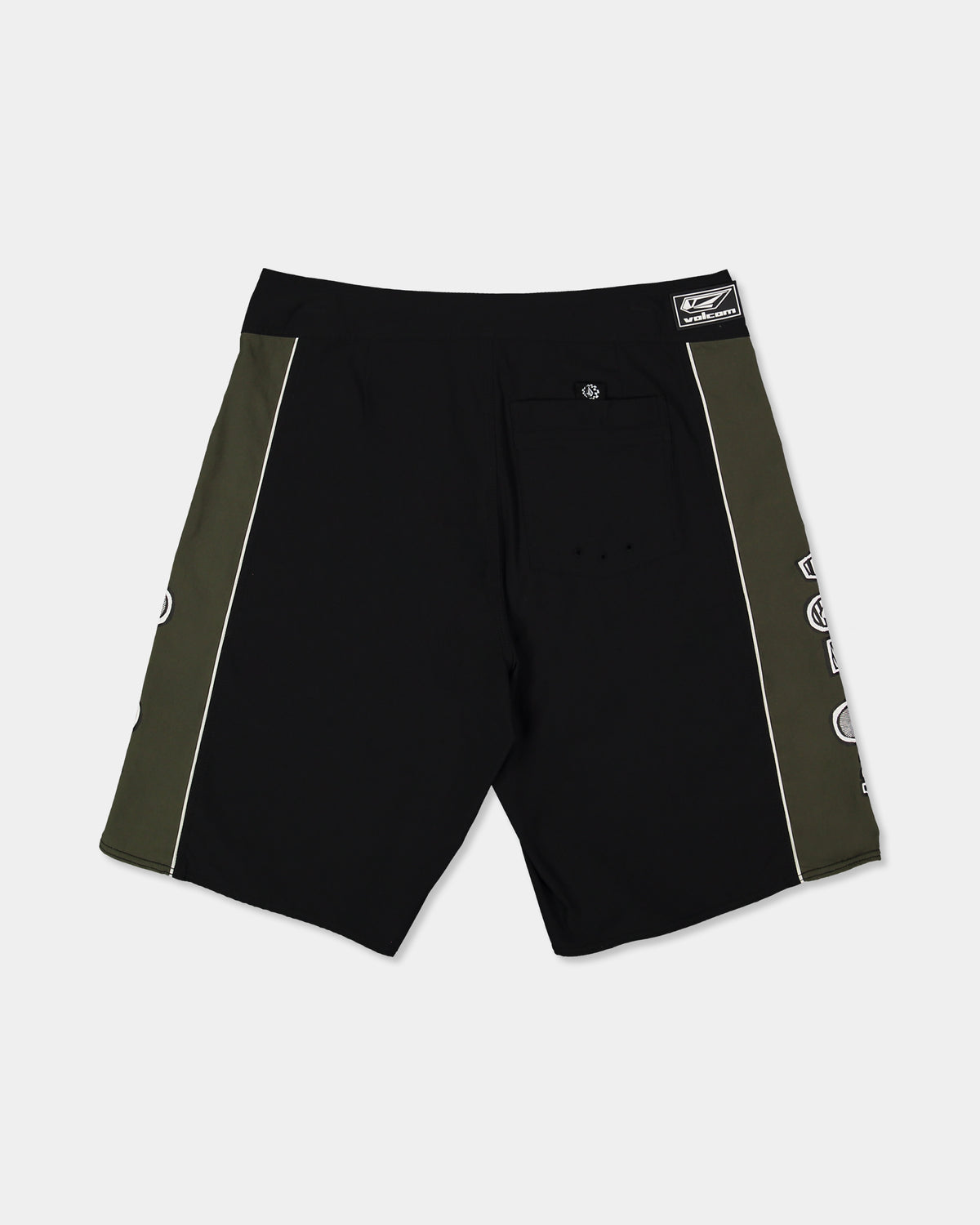 ucybs03013_volcom_blk_bck1_flat