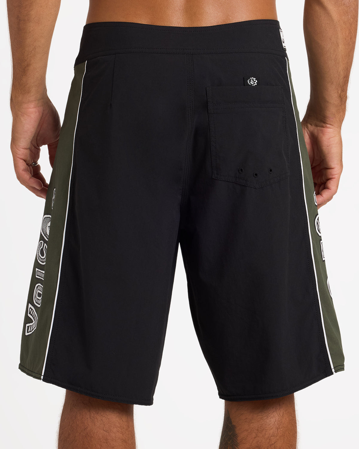 ucybs03013_volcom_blk_bck6