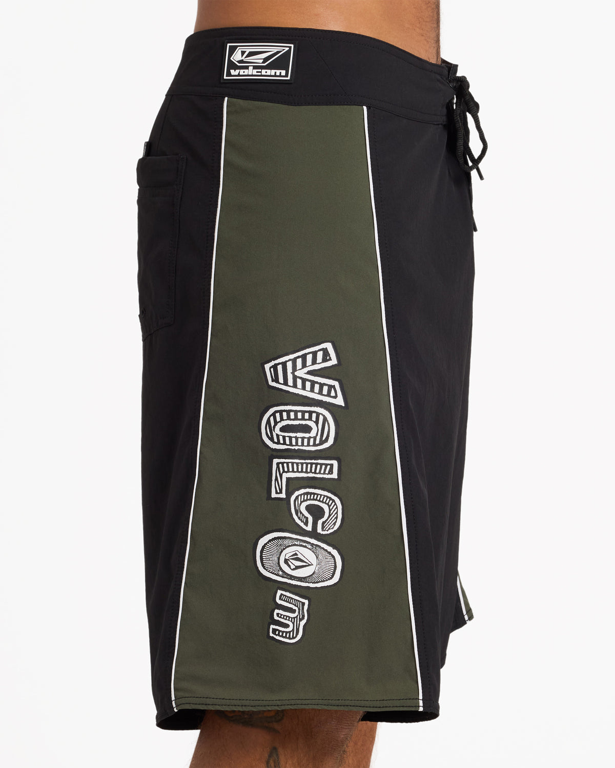 ucybs03013_volcom_blk_dtl2