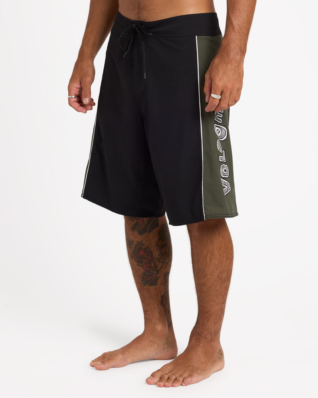ucybs03013_volcom_blk_sd1