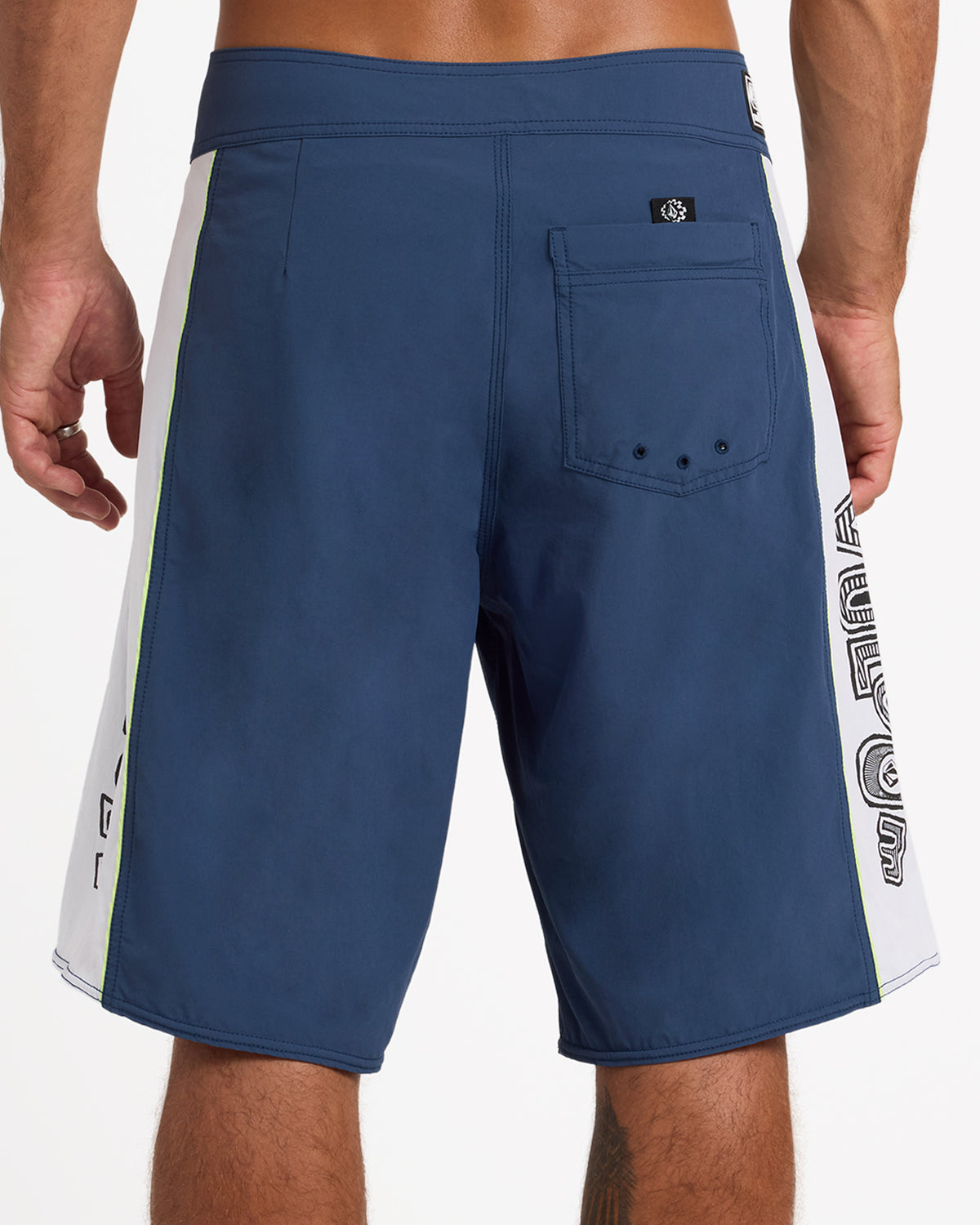 ucybs03013_volcom_lny_bck6
