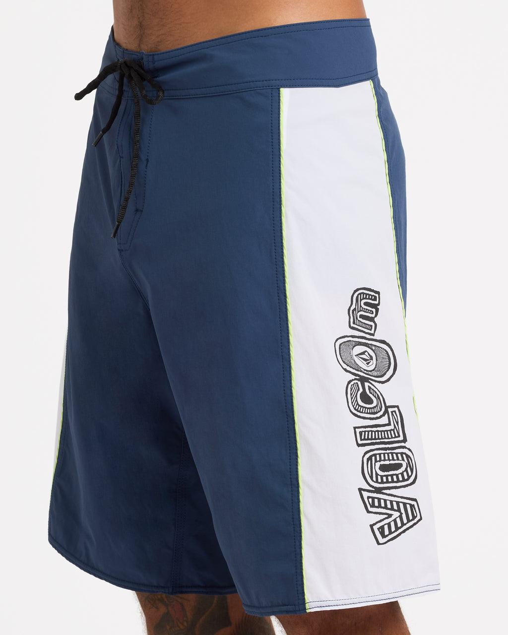 ucybs03013_volcom_lny_dtl1