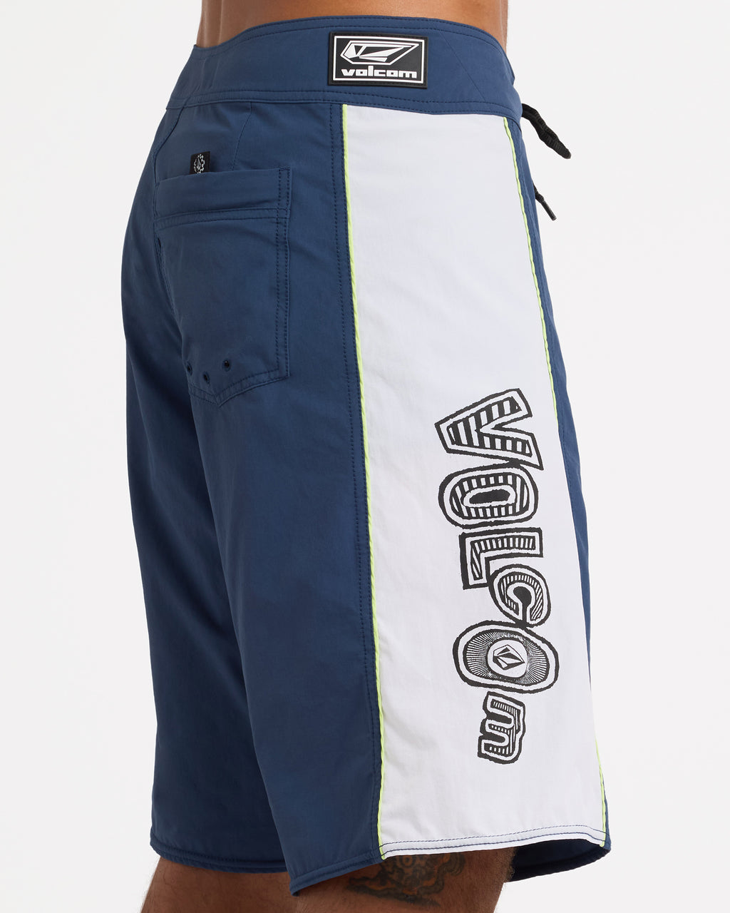 ucybs03013_volcom_lny_dtl2