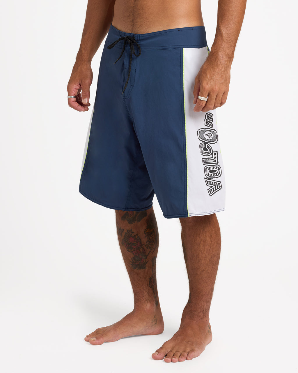 ucybs03013_volcom_lny_sd1