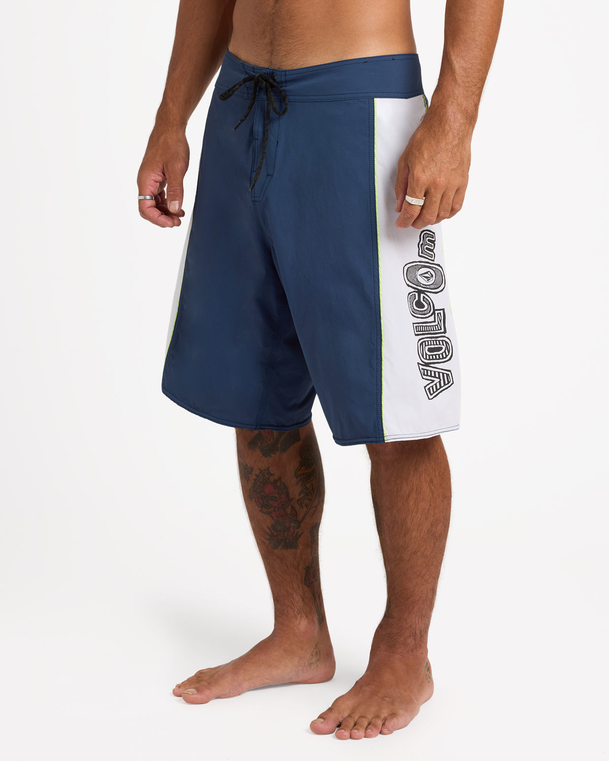 ucybs03013_volcom_lny_sd1