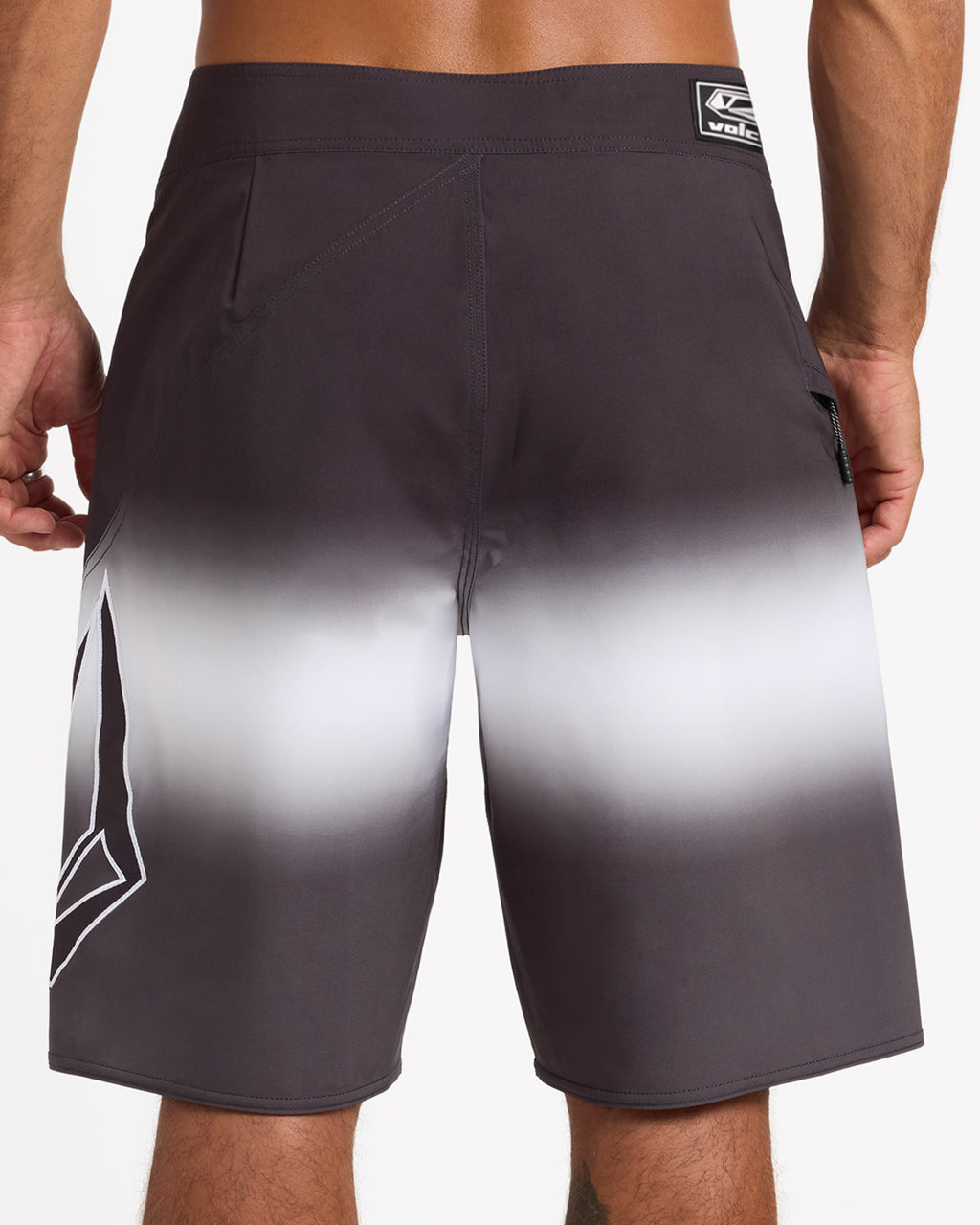 ucybs03014_volcom_blk_bck6