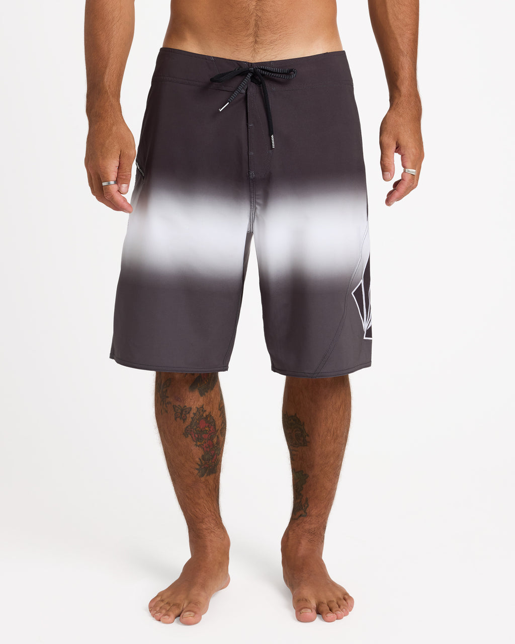 ucybs03014_volcom_blk_frt1