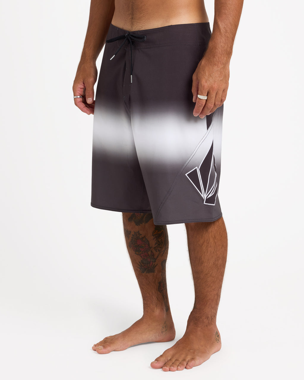 ucybs03014_volcom_blk_sd1