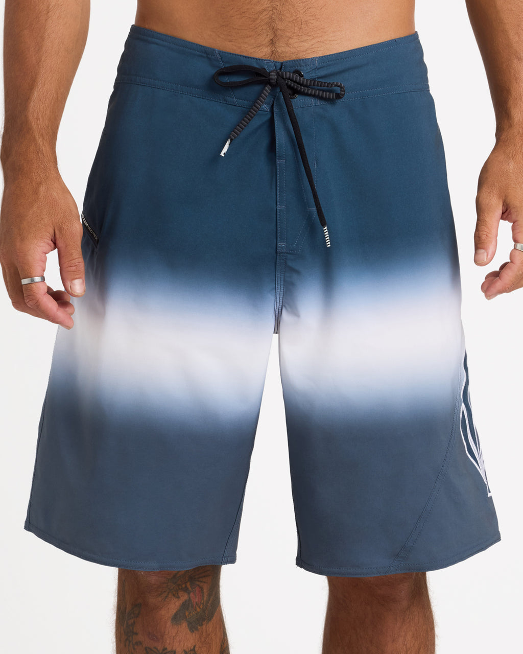 ucybs03014_volcom_mid_frt6