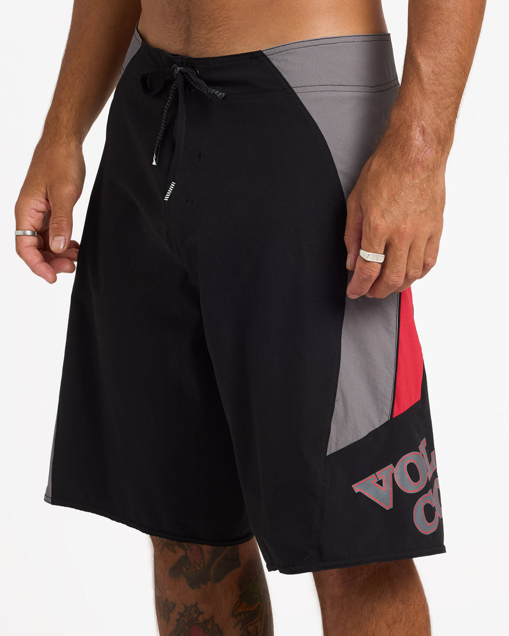 ucybs03015_volcom_blk_sd6