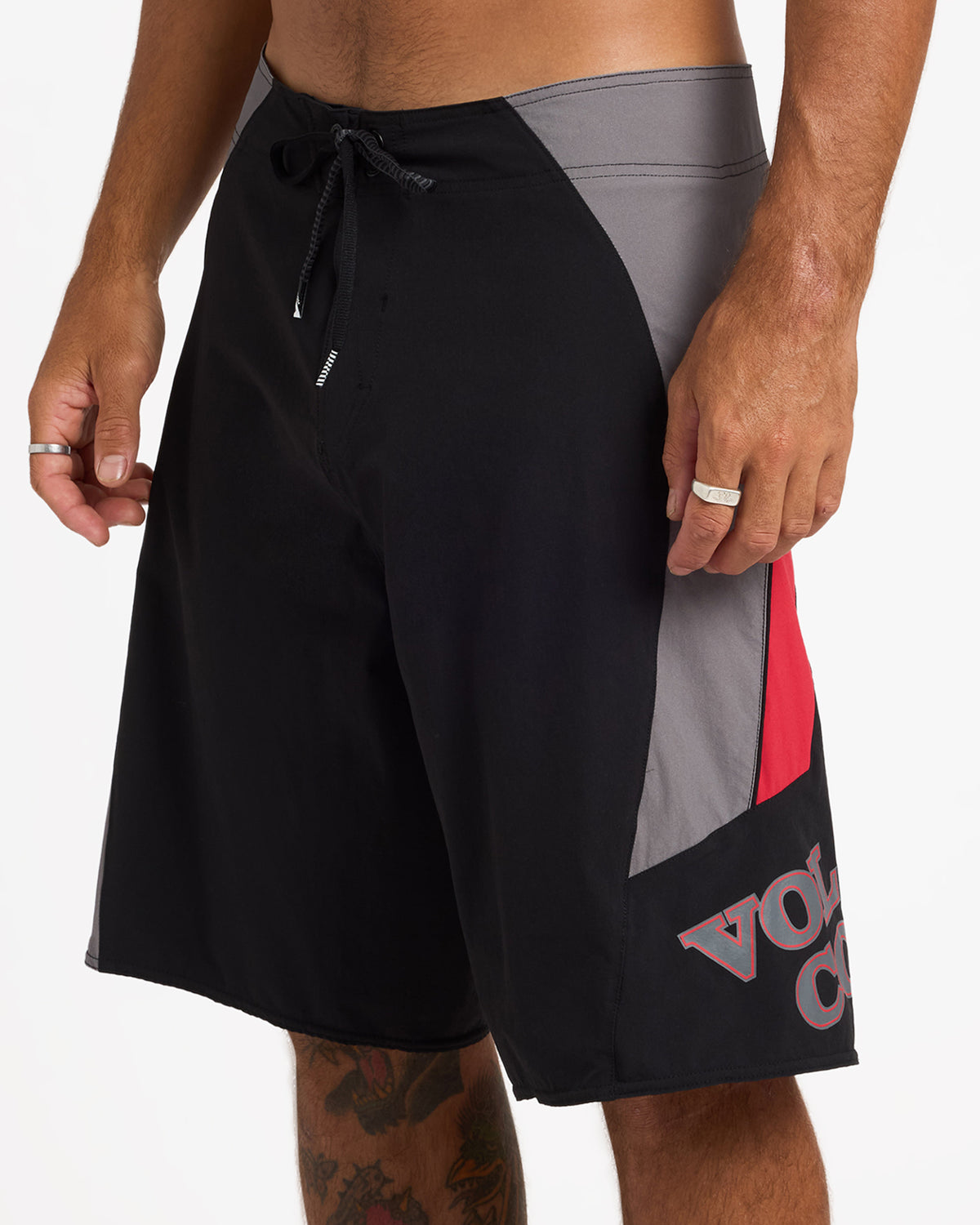 ucybs03015_volcom_blk_sd6