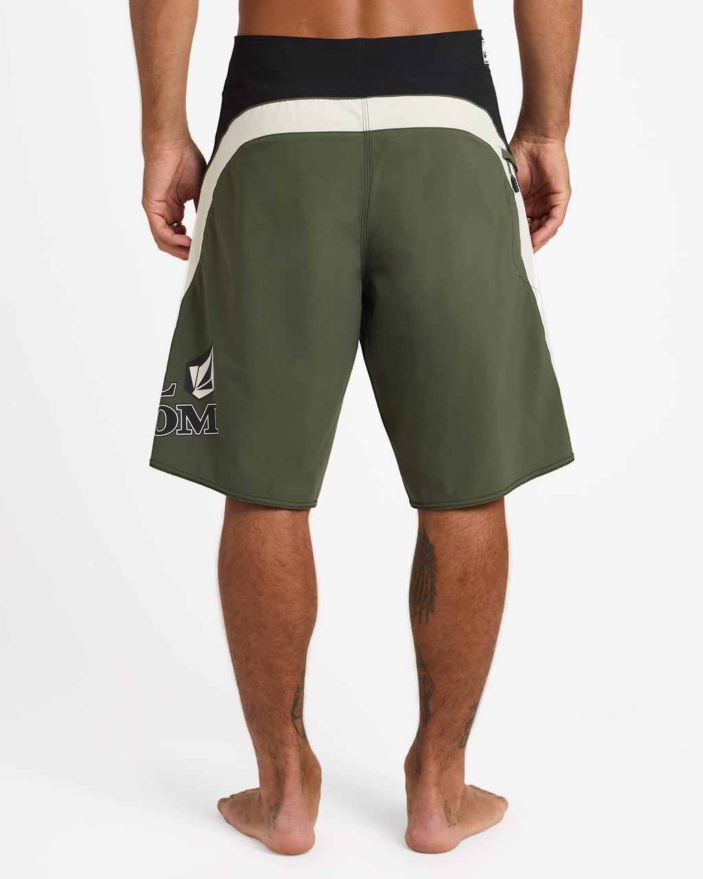 ucybs03015_volcom_obl_bck1