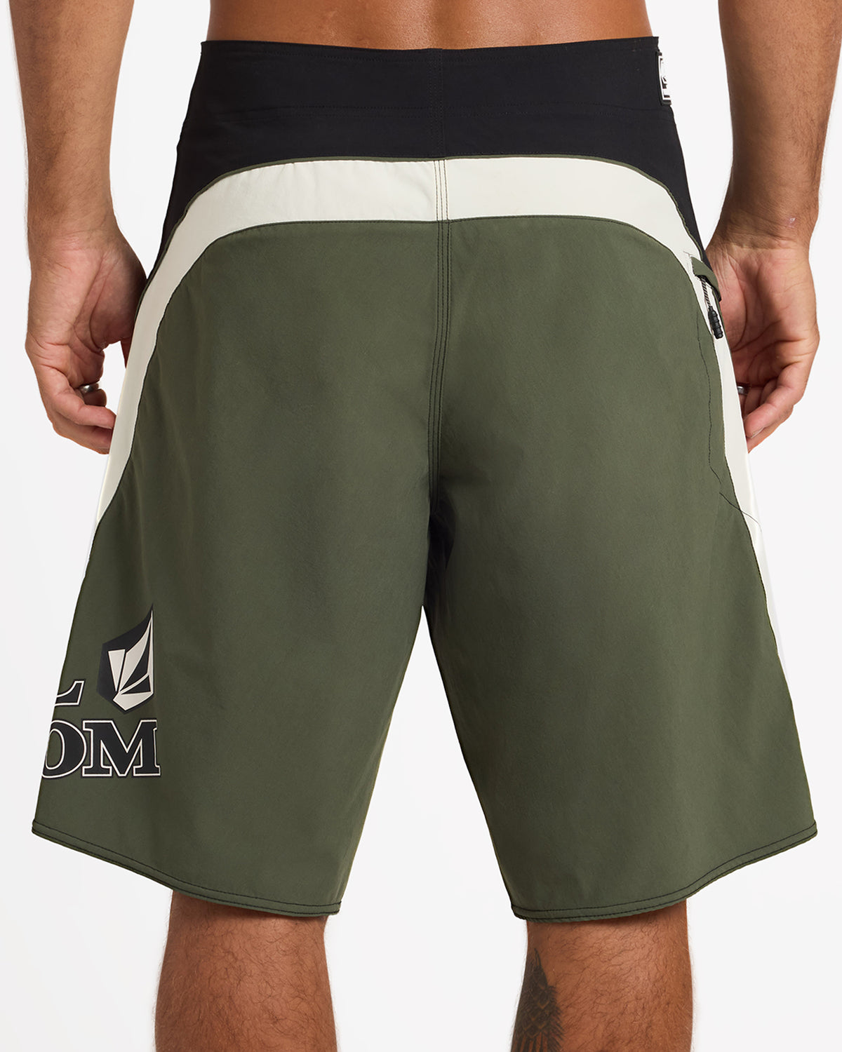 ucybs03015_volcom_obl_bck6