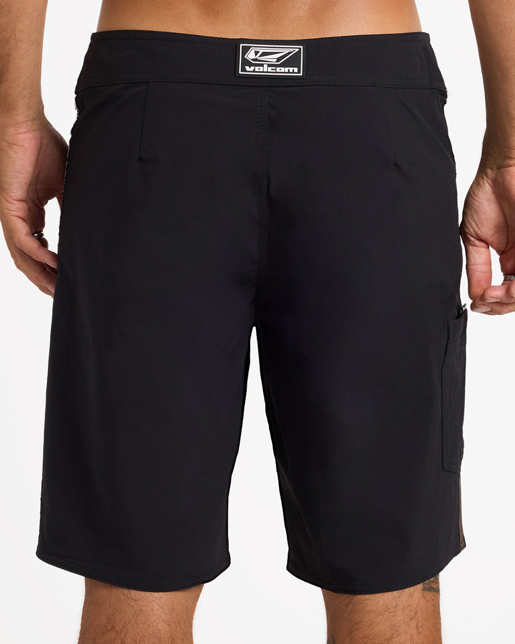 ucybs03017_volcom_blk_bck6