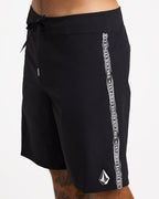 ucybs03017_volcom_blk_dtl2