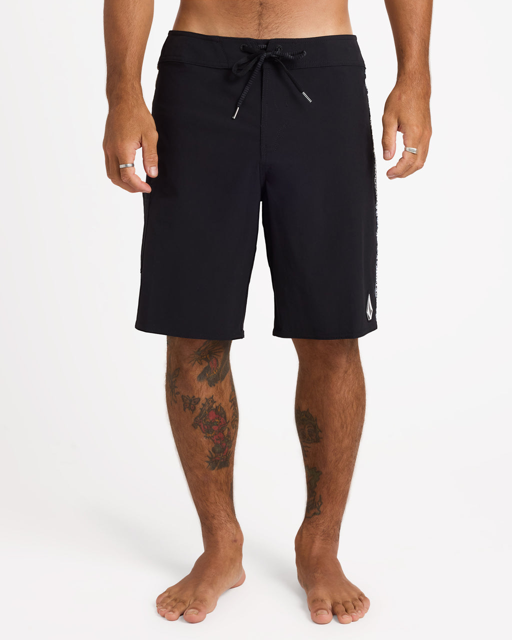 ucybs03017_volcom_blk_frt1