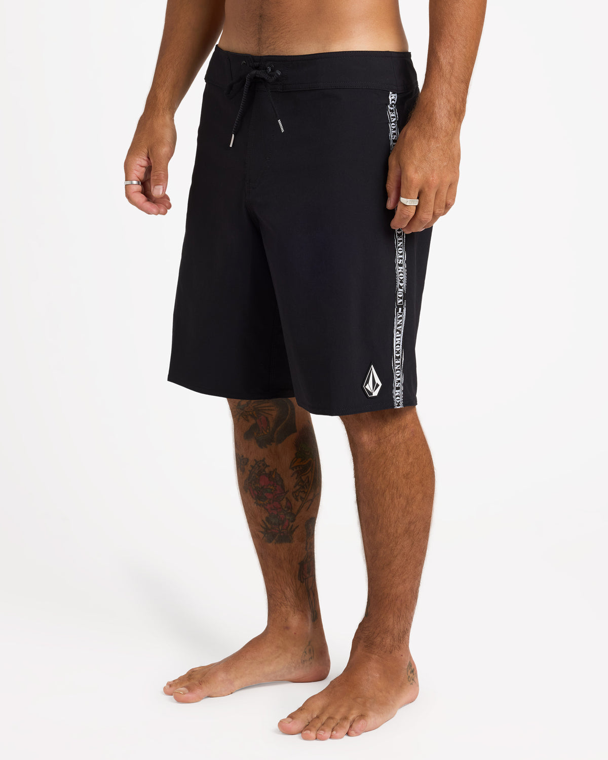 ucybs03017_volcom_blk_sd1
