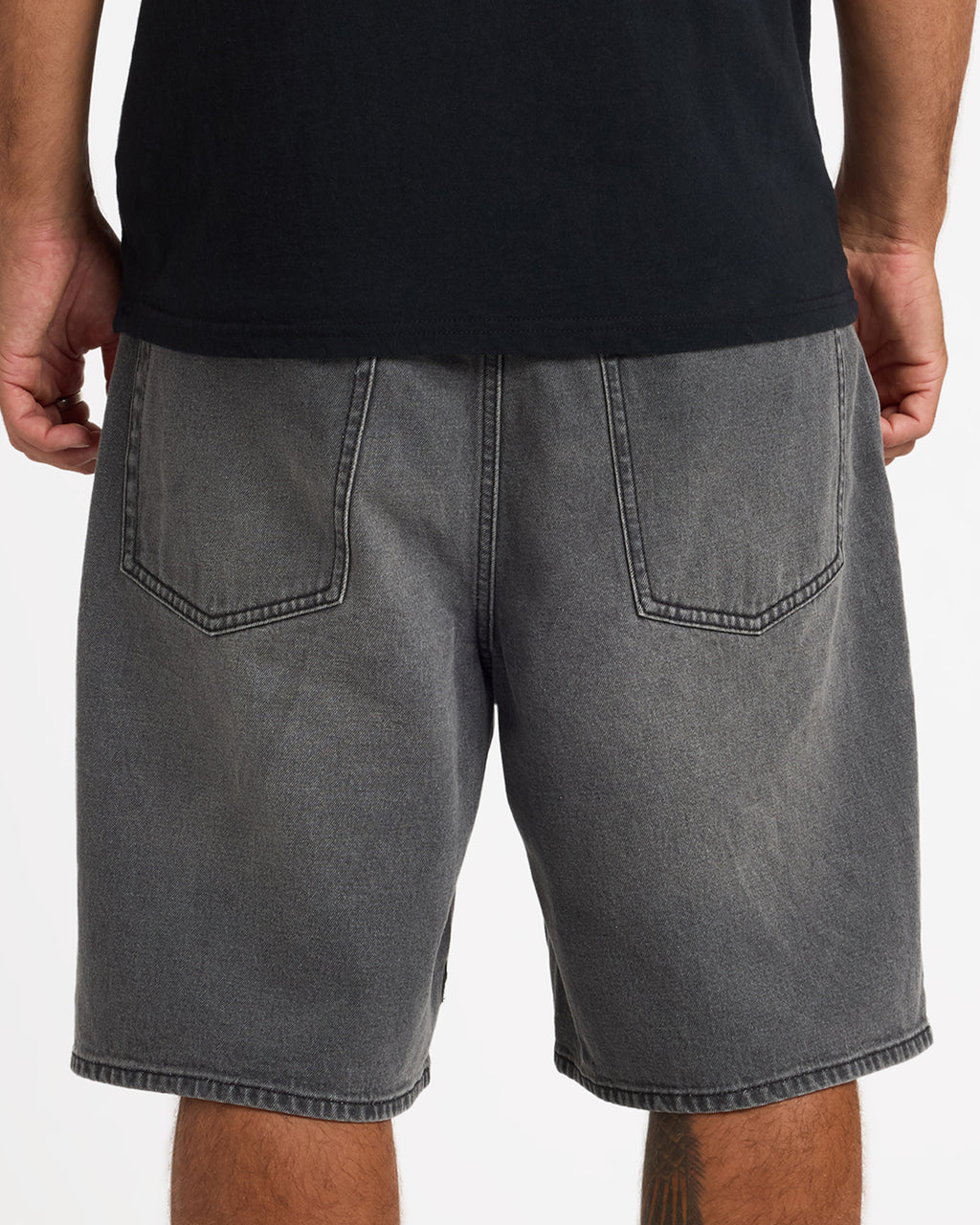 ucyds03000_volcom_con_bck6