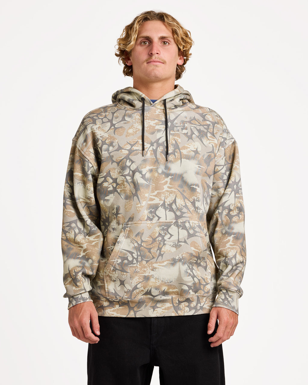 ucyft03001_volcom_cam_frt1