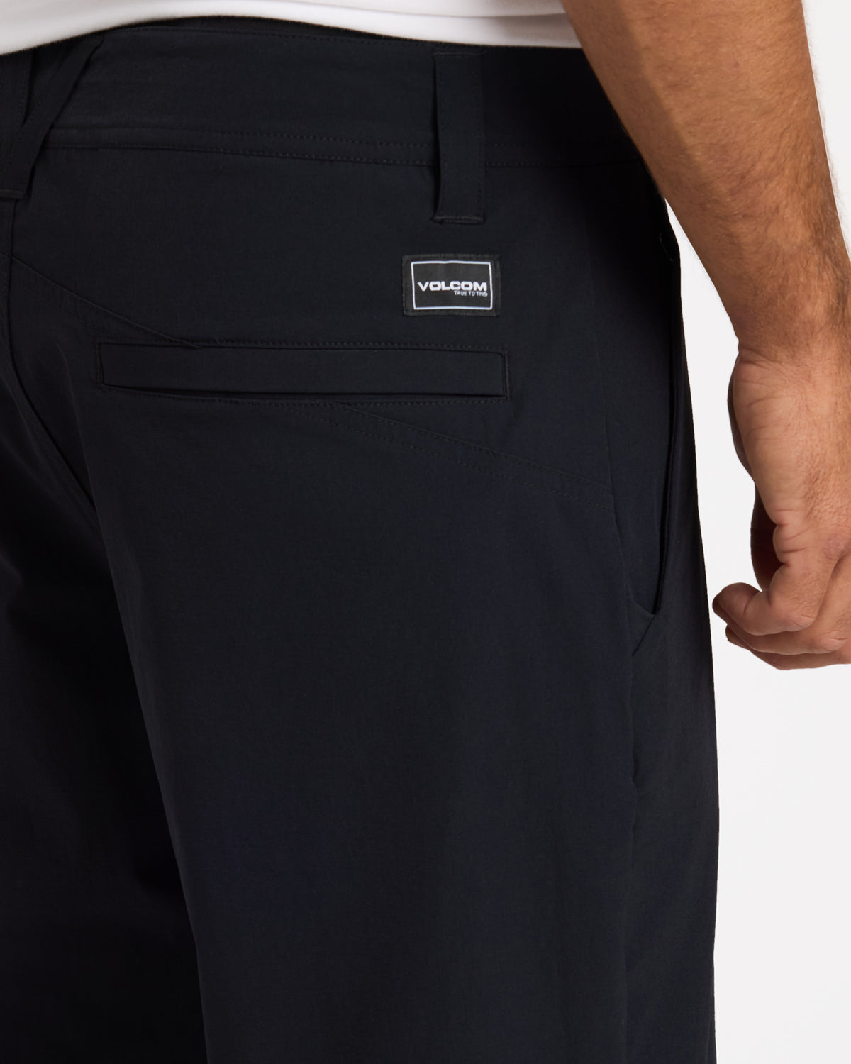 ucyhy03002_volcom_blk_dtl1