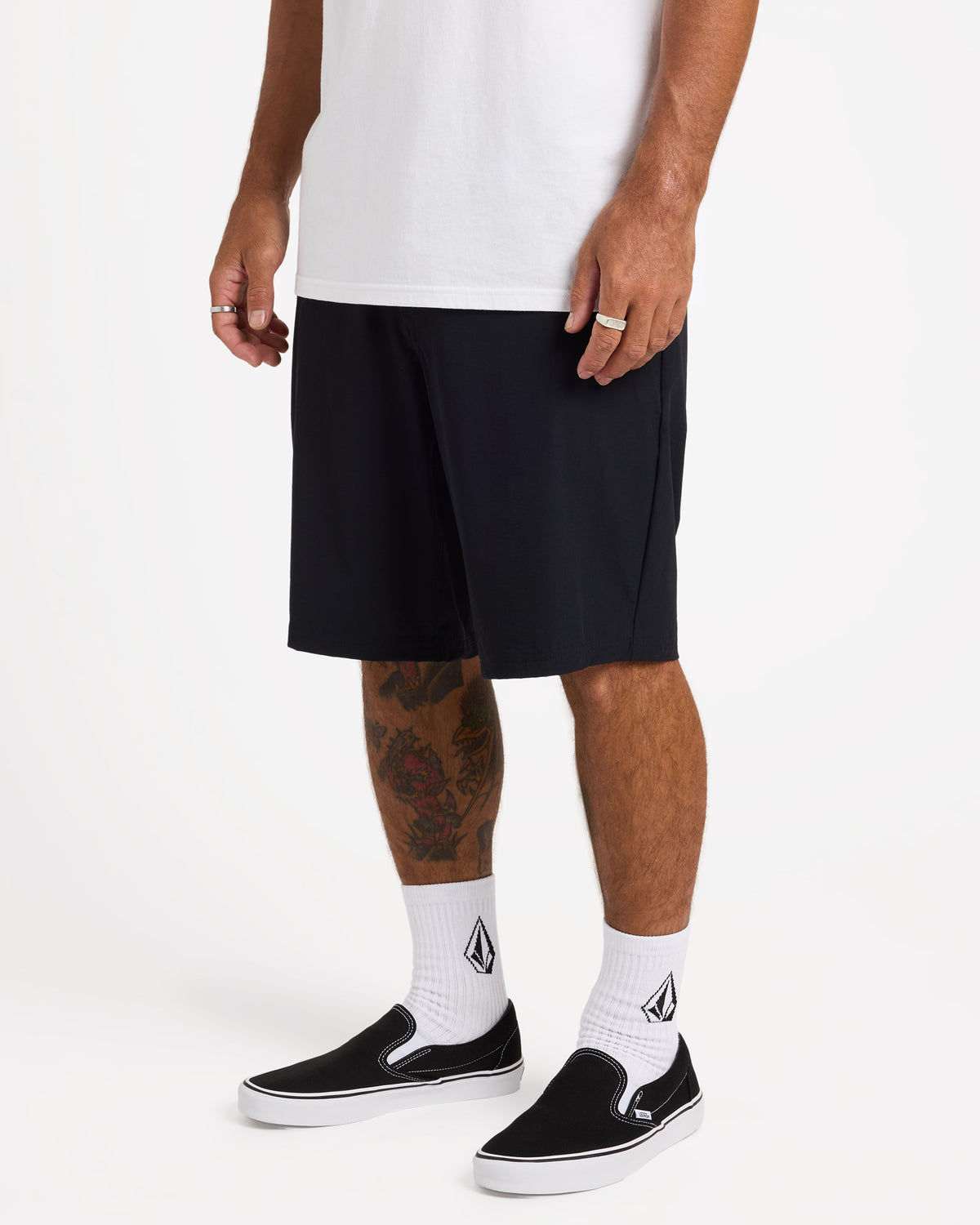 ucyhy03002_volcom_blk_sd1