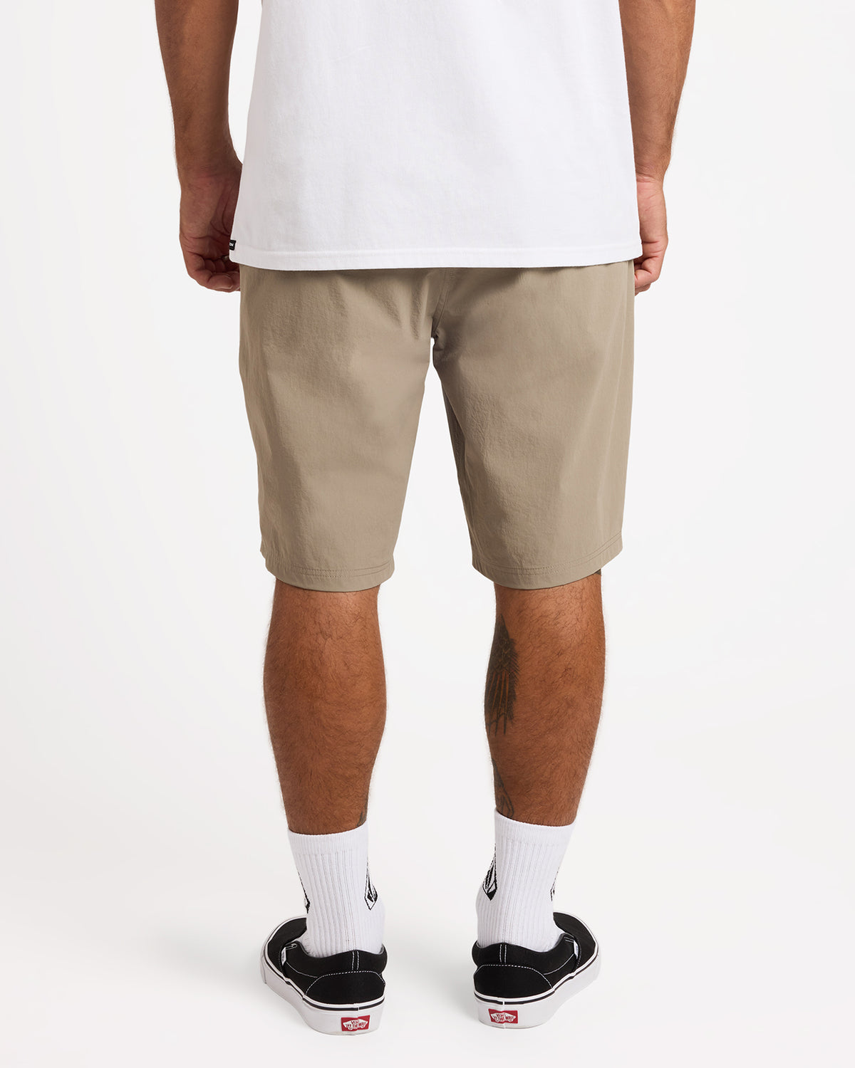 ucyhy03002_volcom_bnl_bck1