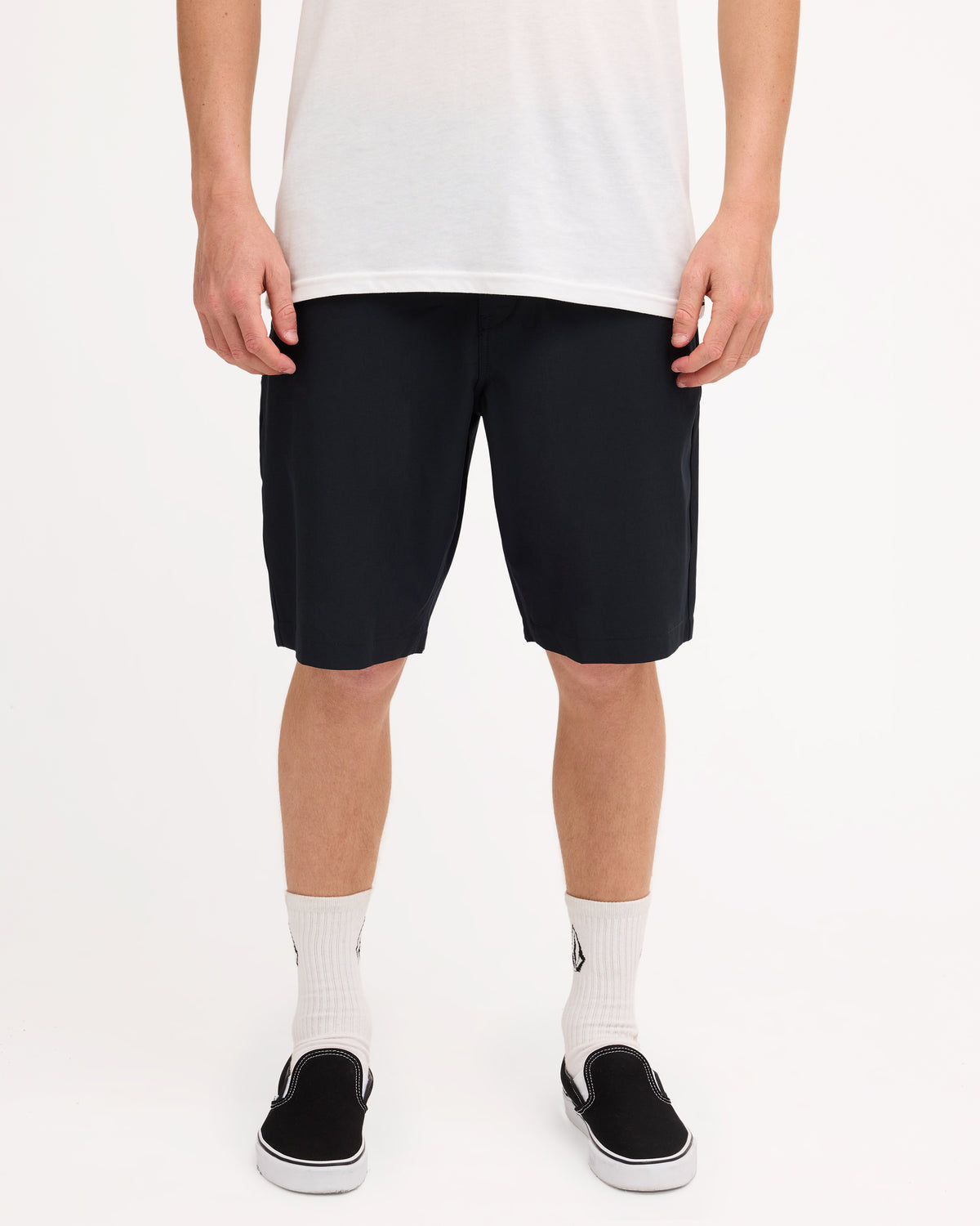 ucyhy03003_volcom_blk_frt1