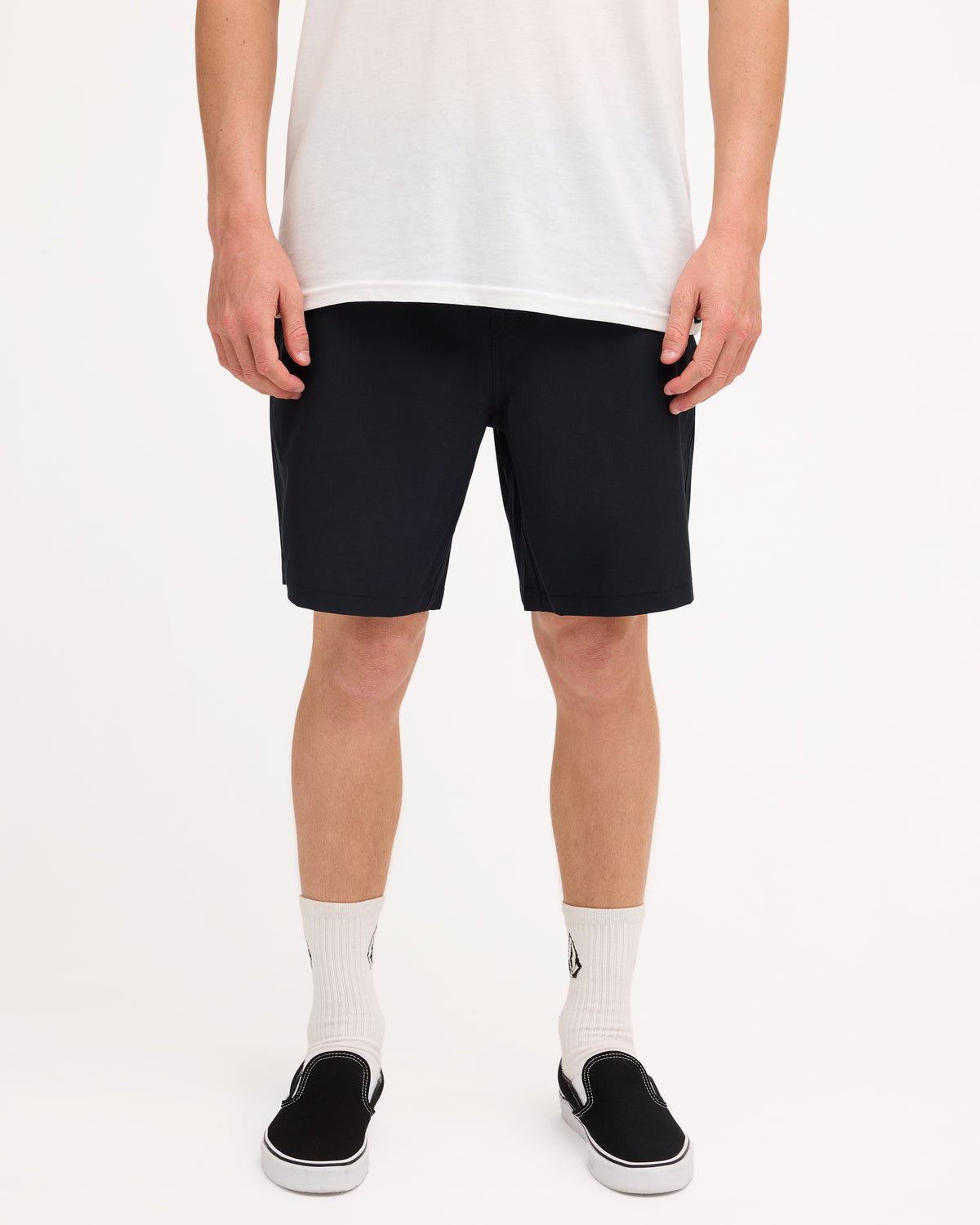 ucyhy03004_volcom_blk_frt1