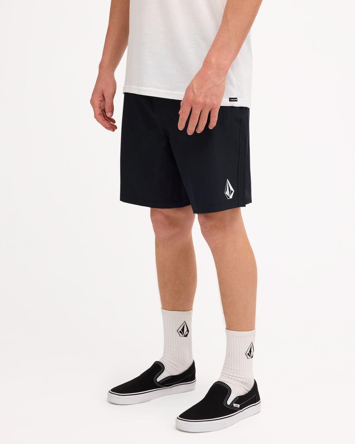 ucyhy03004_volcom_blk_sd1