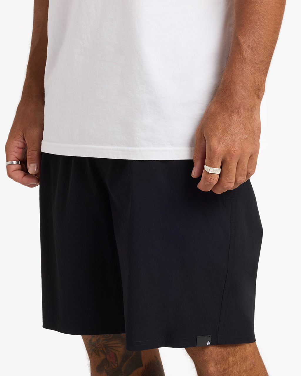 ucyhy03005_volcom_blk_sd6