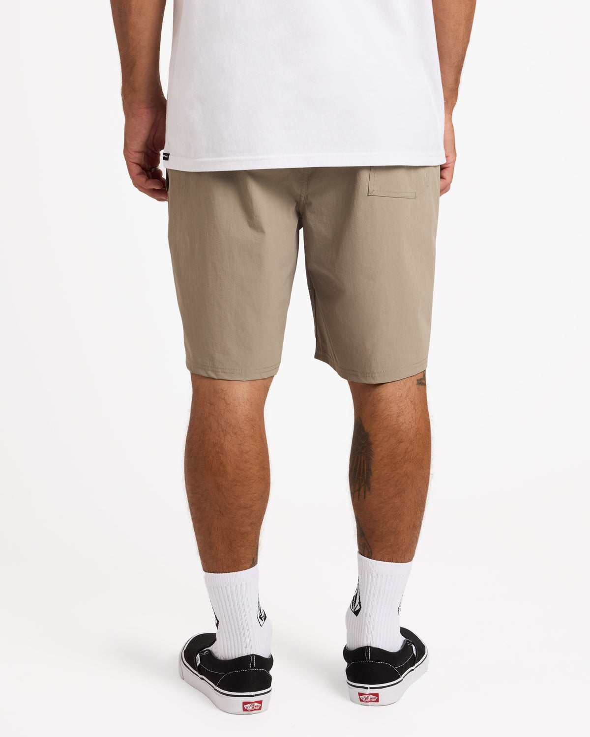 ucyhy03005_volcom_bnl_bck1