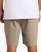 ucyhy03005_volcom_bnl_bck6