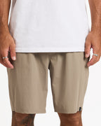 ucyhy03005_volcom_bnl_frt6