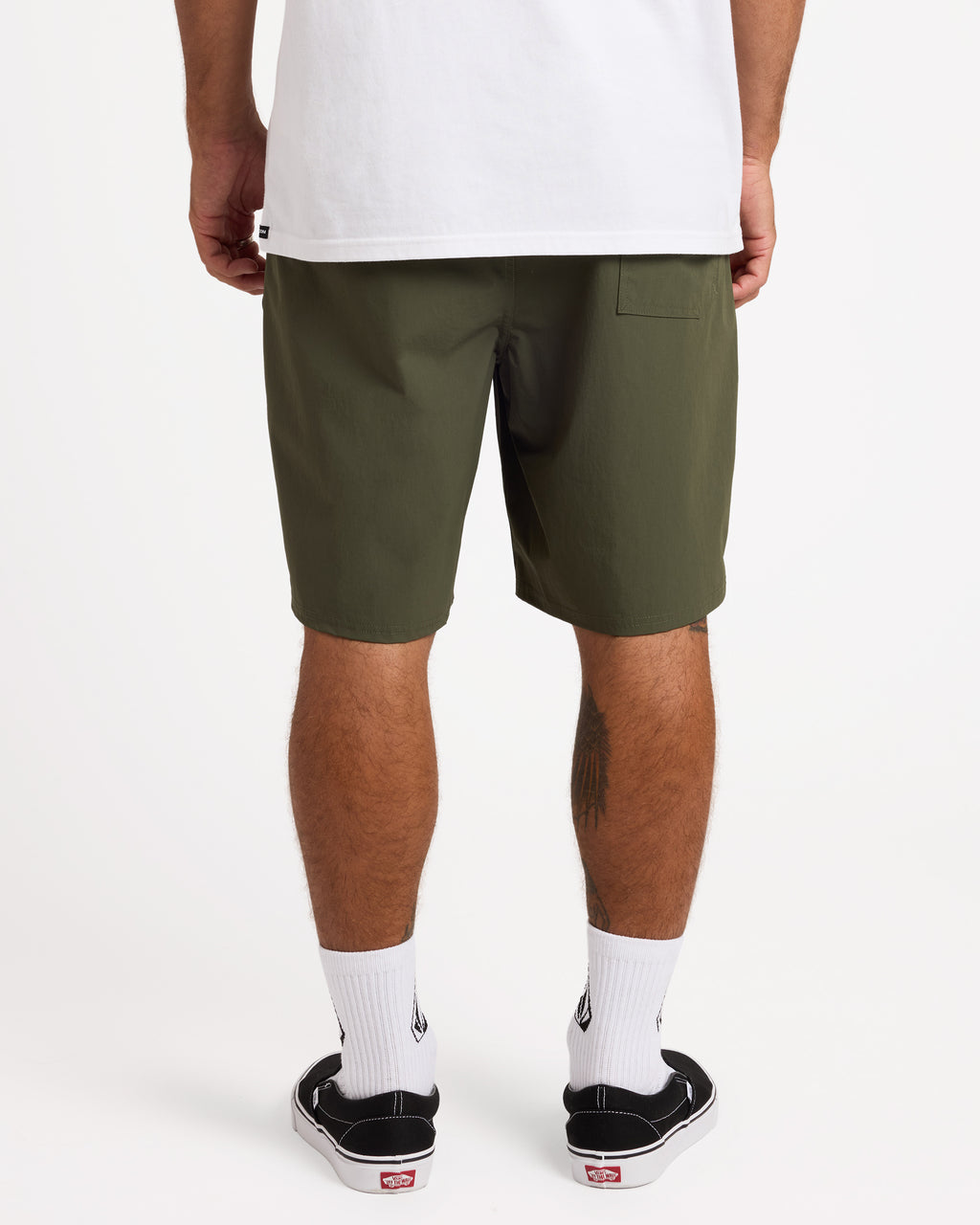 ucyhy03005_volcom_sqd_bck1