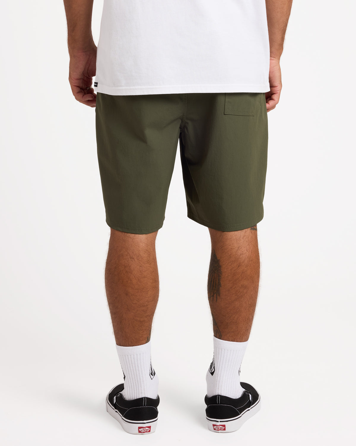 ucyhy03005_volcom_sqd_bck1